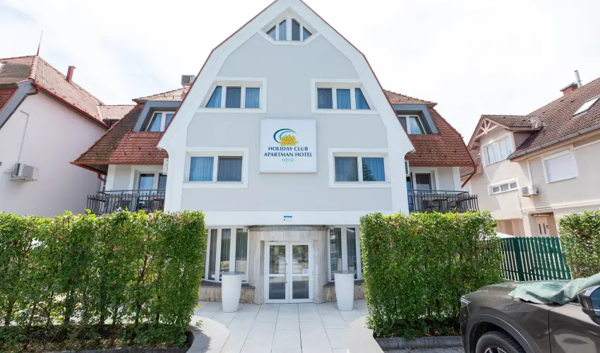 Holiday Club Apartman Hotel H�v�z H�v�z - M�rcius 15. 