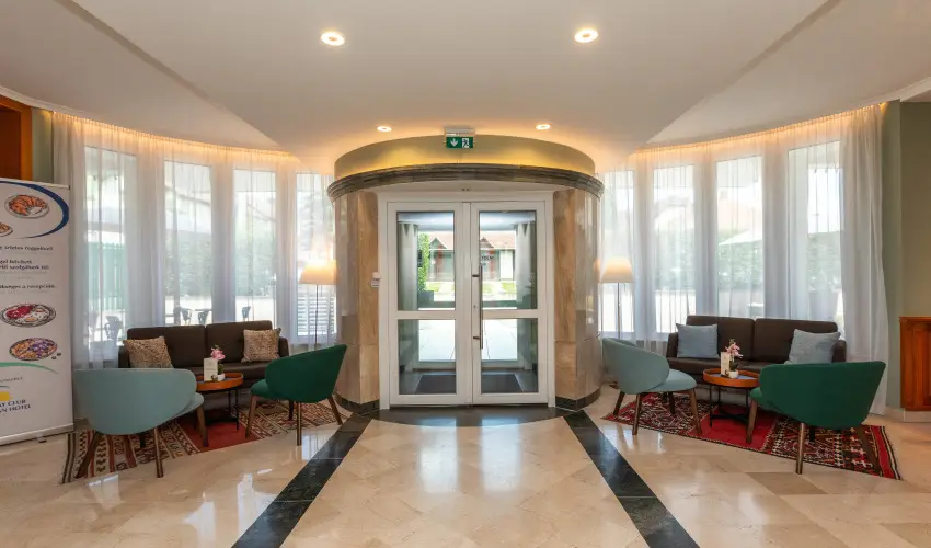 Holiday Club Apartman Hotel H�v�z H�v�z - M�rcius 15. 