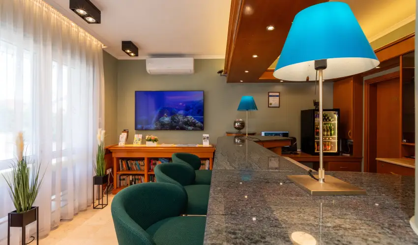 Holiday Club Apartman Hotel H�v�z H�v�z - M�rcius 15. 