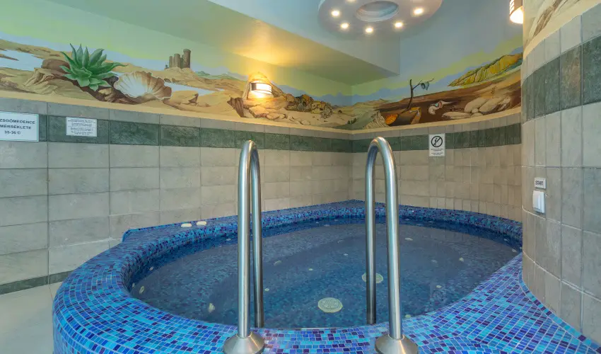 Holiday Club Apartman Hotel H�v�z H�v�z - M�rcius 15. 
