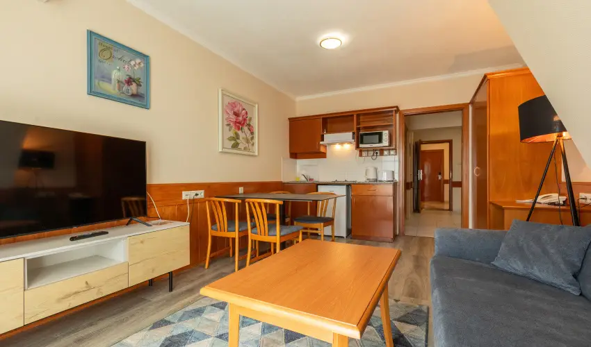 Holiday Club Apartman Hotel H�v�z H�v�z - M�rcius 15. 