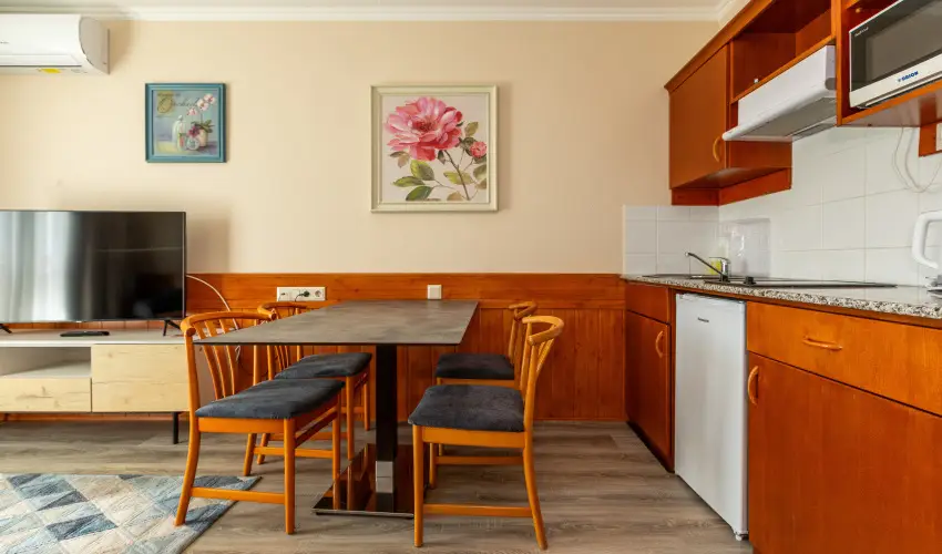 Holiday Club Apartman Hotel H�v�z H�v�z - M�rcius 15. 