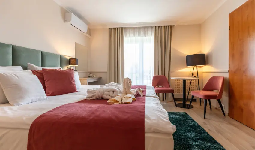 Holiday Club Apartman Hotel H�v�z H�v�z - M�rcius 15. 