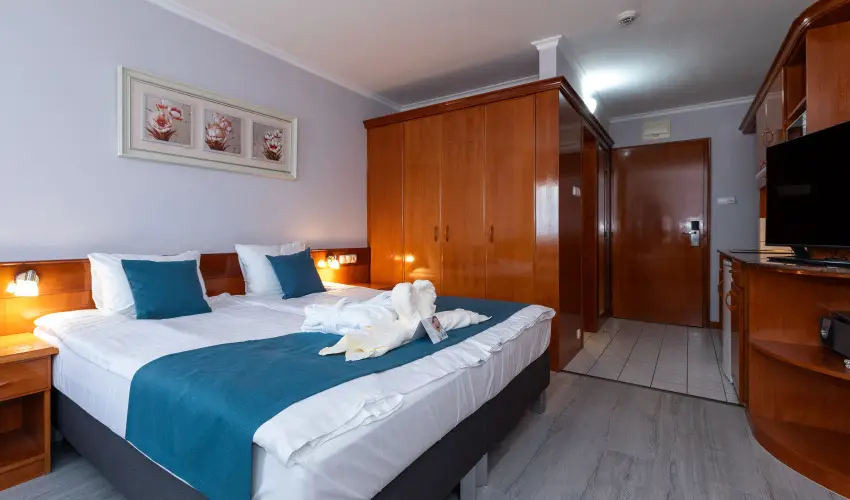 Holiday Club Apartman Hotel H�v�z H�v�z - M�rcius 15. 