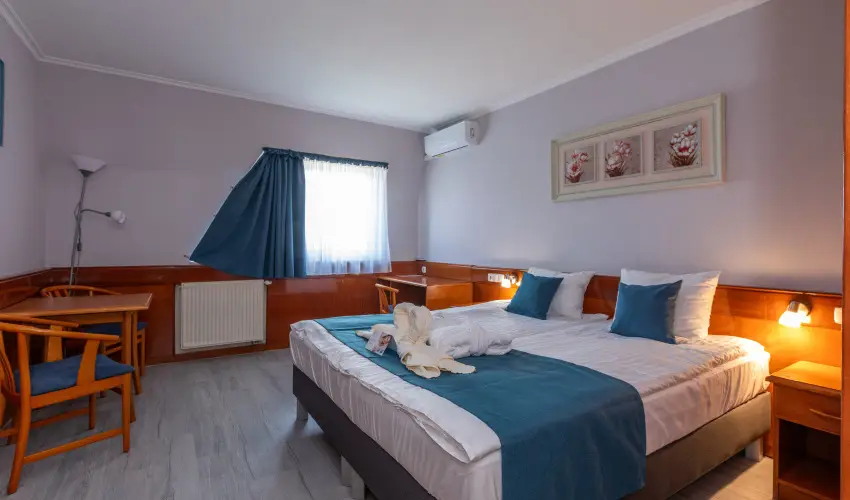 Holiday Club Apartman Hotel H�v�z H�v�z - M�rcius 15. 