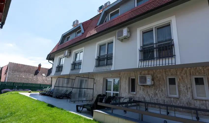 Holiday Club Apartman Hotel H�v�z H�v�z - M�rcius 15. 