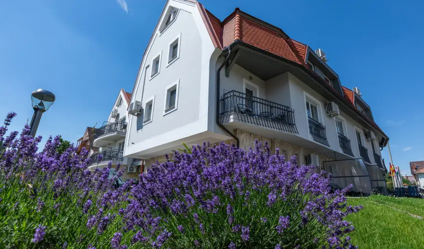 Holiday Club Apartman Hotel H�v�z H�v�z - M�rcius 15. 