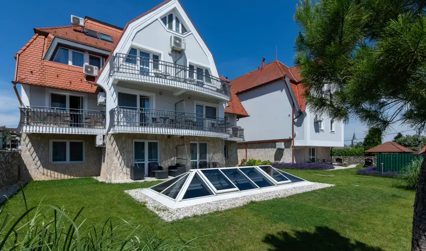 Holiday Club Apartman Hotel H�v�z H�v�z - M�rcius 15. 