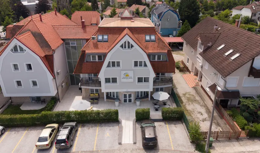 Holiday Club Apartman Hotel H�v�z H�v�z - M�rcius 15. 