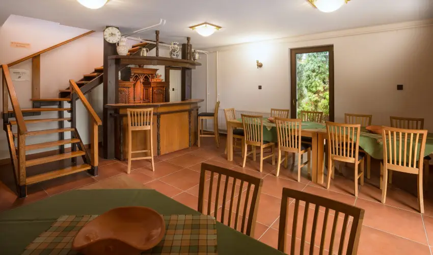 Honti Panzi� Visegr�d - M�rcius 15. (min. 2 �j)