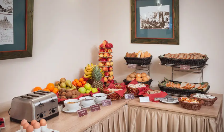 Honti Panzi� Visegr�d - M�rcius 15. (min. 2 �j)