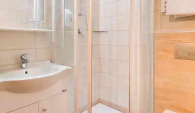 Honti Panzi� Visegr�d