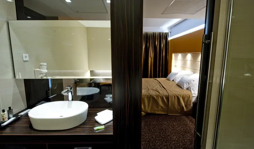 Abacus Business & Wellness Hotel Herceghalom - M�rcius 15. 