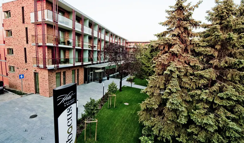 Abacus Business & Wellness Hotel Herceghalom - M�rcius 15. 
