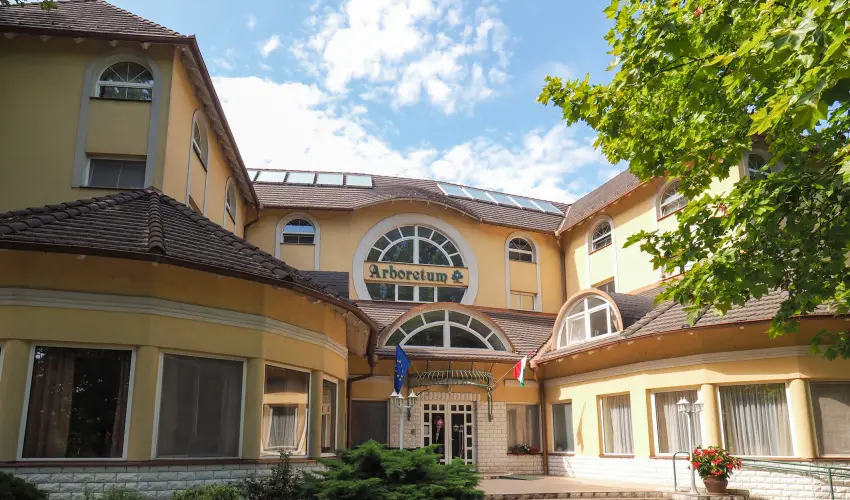 Hotel Arbor�tum Hark�ny - M�rcius 15.