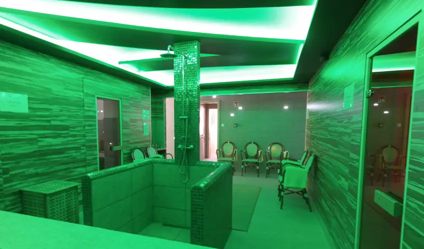 Hotel Aurum Family Hajd�szoboszl� - M�rcius 15. (min. 2 �j)