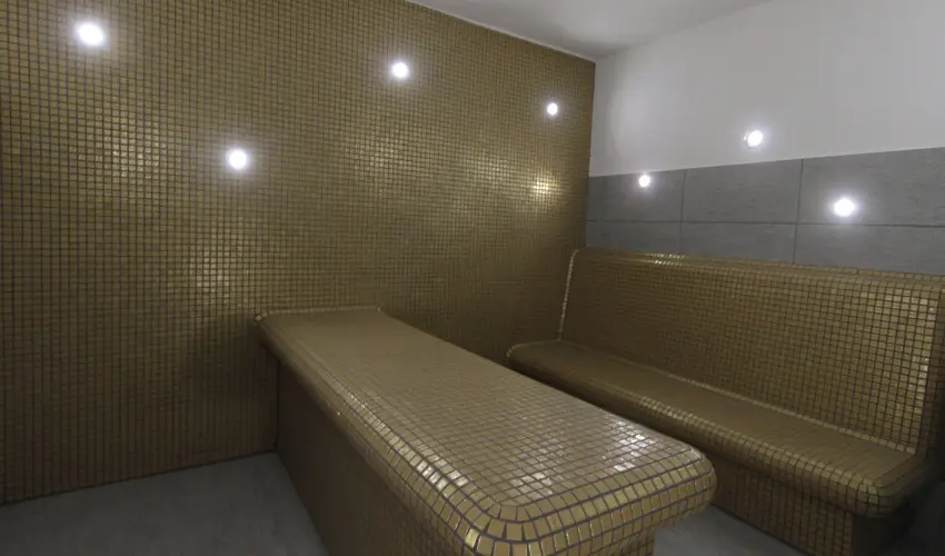 Hotel Aurum Family Hajd�szoboszl� - M�rcius 15. (min. 2 �j)
