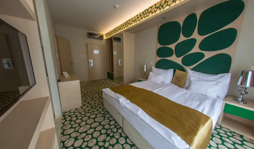 Hotel Aurum Family Hajd�szoboszl� - M�rcius 15. (min. 2 �j)