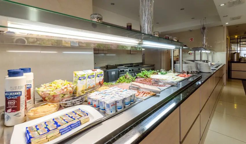 Hotel Aurum Family Hajd�szoboszl� - M�rcius 15. (min. 2 �j)