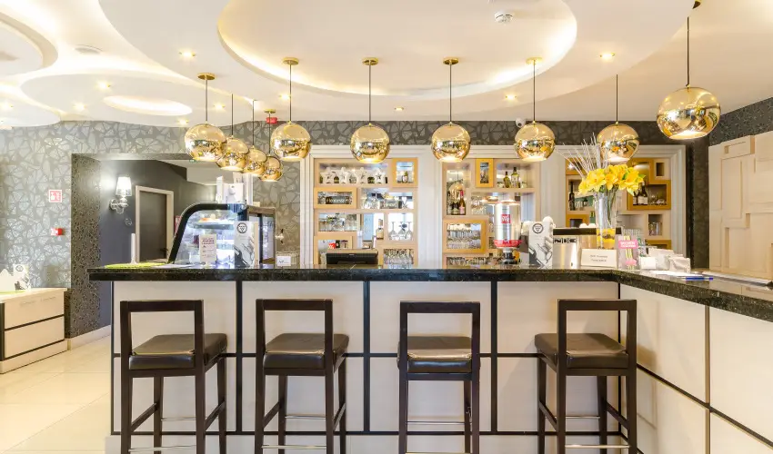 Hotel Aurum Family Hajd�szoboszl� - M�rcius 15. (min. 2 �j)