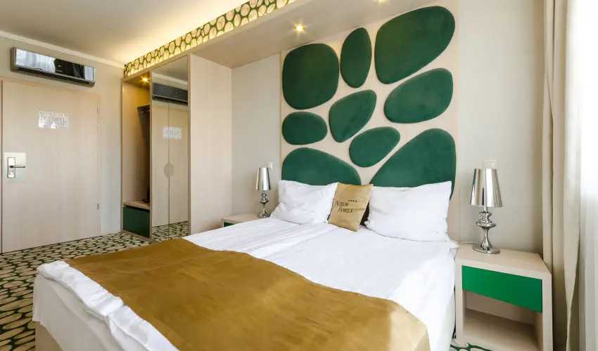 Hotel Aurum Family Hajd�szoboszl� - M�rcius 15. (min. 2 �j)