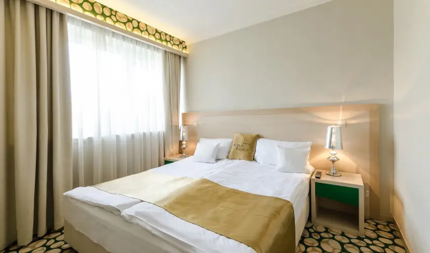 Hotel Aurum Family Hajd�szoboszl� - M�rcius 15. (min. 2 �j)