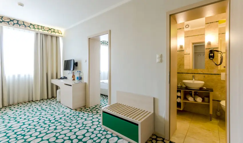 Hotel Aurum Family Hajd�szoboszl� - M�rcius 15. (min. 2 �j)