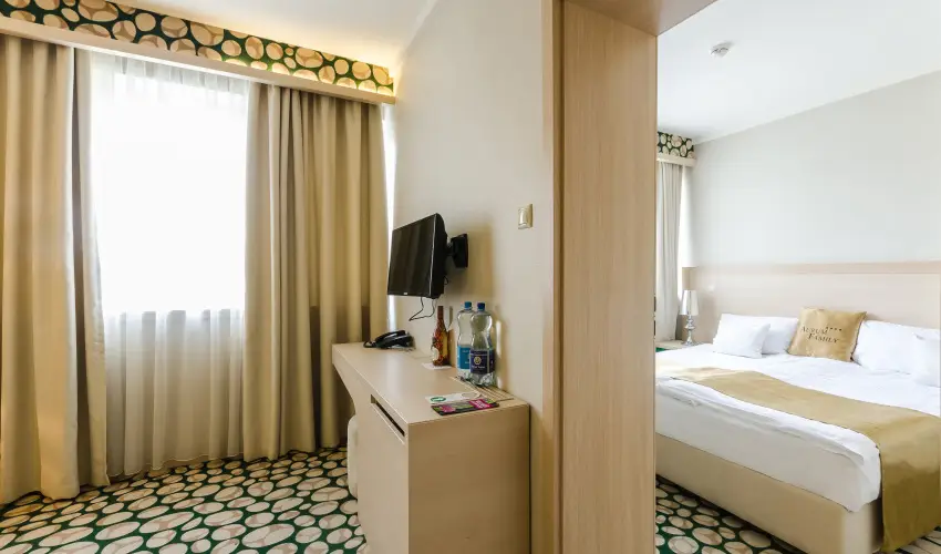 Hotel Aurum Family Hajd�szoboszl� - M�rcius 15. (min. 2 �j)