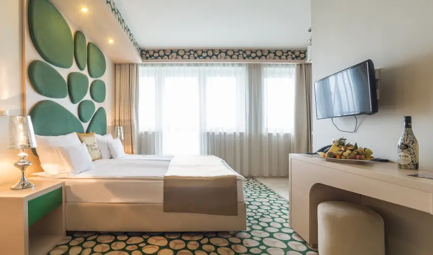 Hotel Aurum Family Hajd�szoboszl� - M�rcius 15. (min. 2 �j)