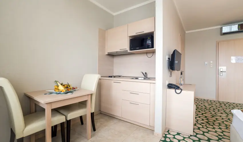 Hotel Aurum Family Hajd�szoboszl� - M�rcius 15. (min. 2 �j)