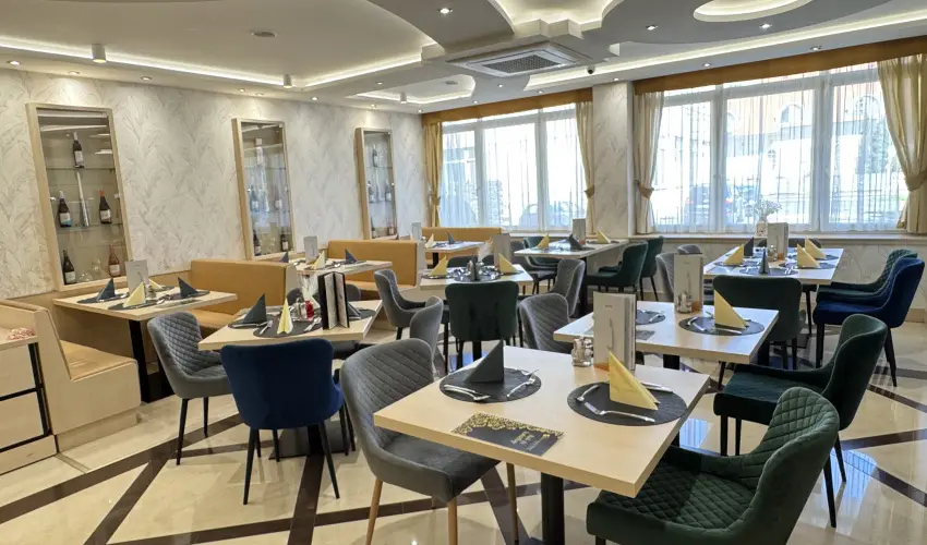 Hotel Aurum Family Hajd�szoboszl� - M�rcius 15. (min. 2 �j)