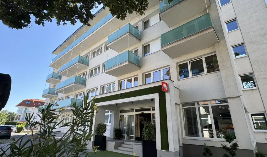 Hotel Aurum Family Hajd�szoboszl� - M�rcius 15. (min. 2 �j)