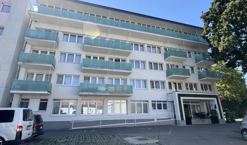 Hotel Aurum Family Hajd�szoboszl� - M�rcius 15. (min. 2 �j)