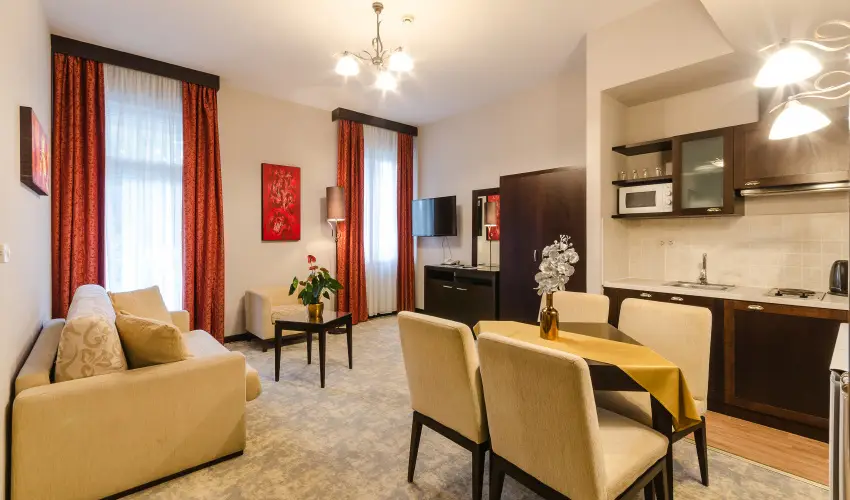 Hotel Aurum Hajd�szoboszl� - M�rcius 15. 