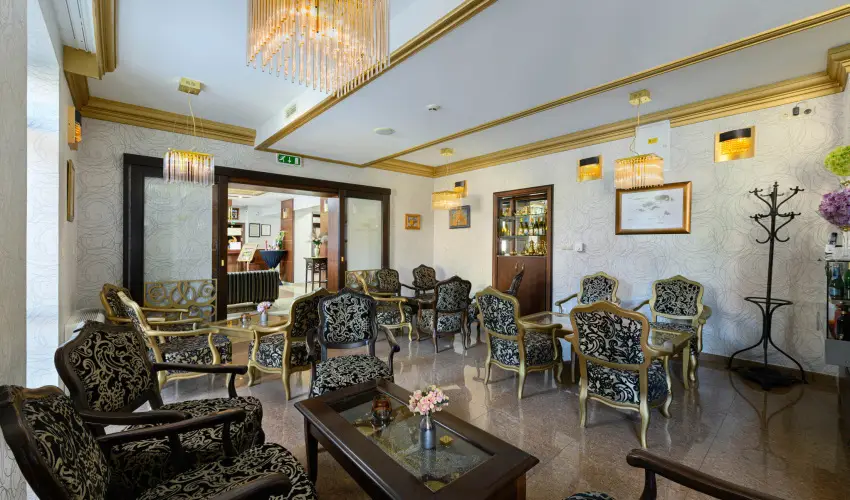 Hotel Aurum Hajd�szoboszl� - M�rcius 15. 
