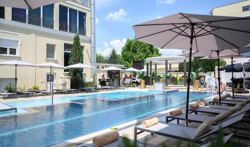 Hotel Aurum Hajd�szoboszl� - M�rcius 15. 