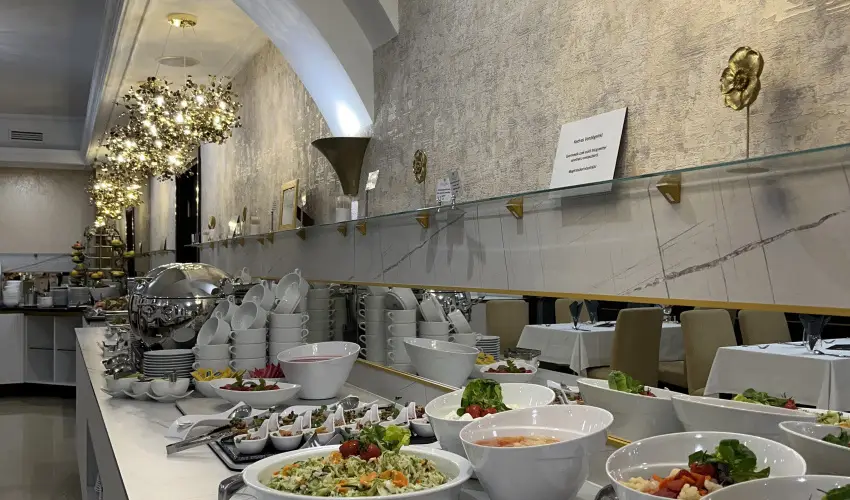 Hotel Aurum Hajd�szoboszl� - M�rcius 15. (min. 2 �j)