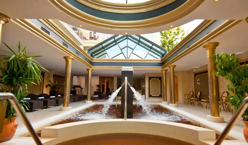 Hotel Aurum Hajd�szoboszl� - M�rcius 15. 