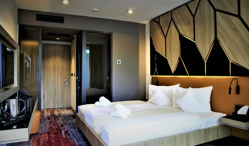 Avar Hotel M�traf�red - M�rcius 15.