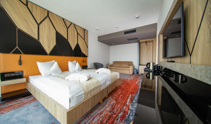 Avar Hotel M�traf�red - M�rcius 15.