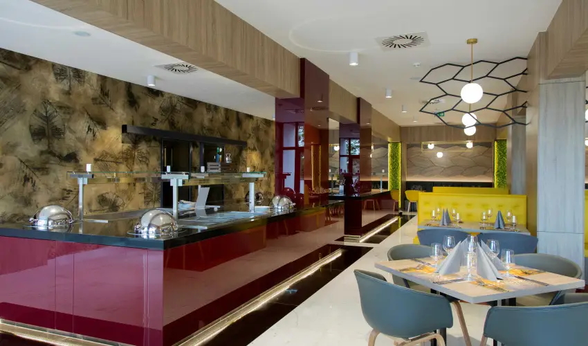 Avar Hotel M�traf�red - M�rcius 15.