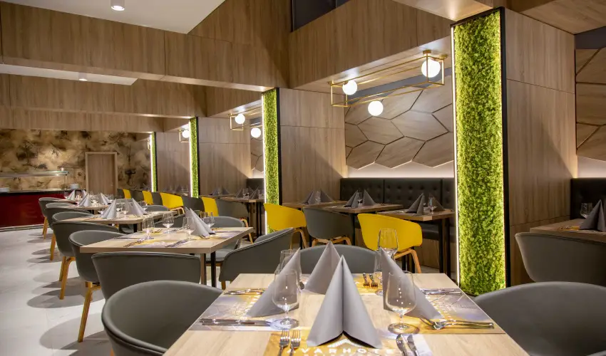 Avar Hotel M�traf�red - M�rcius 15.