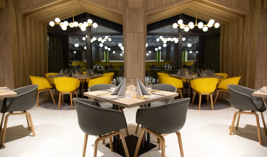 Avar Hotel M�traf�red - M�rcius 15.