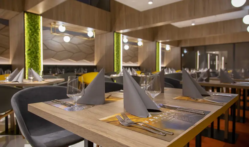 Avar Hotel M�traf�red - M�rcius 15.
