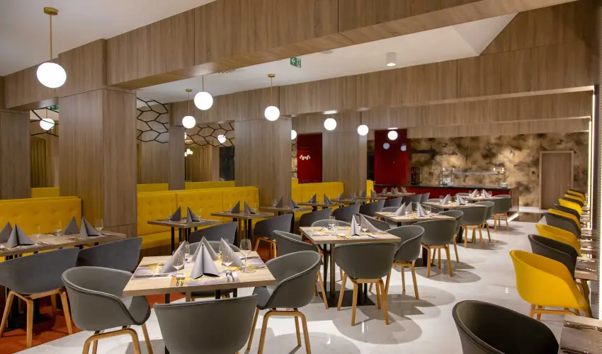 Avar Hotel M�traf�red - M�rcius 15.