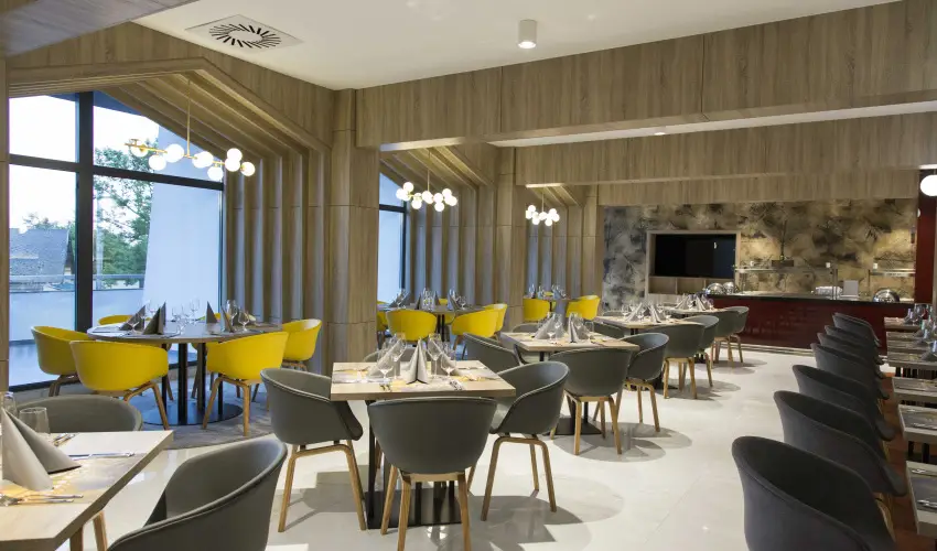 Avar Hotel M�traf�red - M�rcius 15.