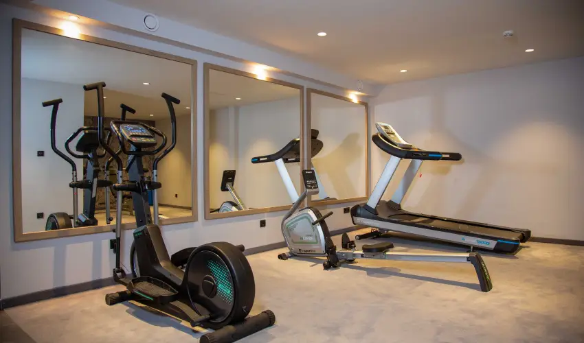 Avar Hotel M�traf�red - M�rcius 15.