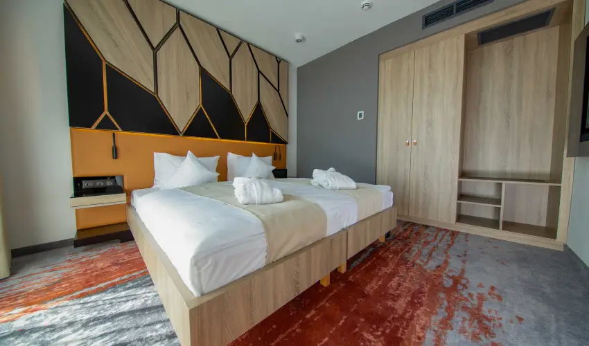 Avar Hotel M�traf�red - M�rcius 15.