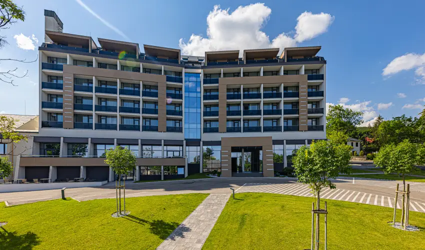 Avar Hotel M�traf�red - M�rcius 15.