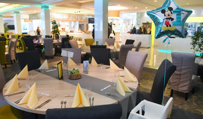 Hotel Az�r Si�fok - M�rcius 15. - speci�lis el�refizet�ssel (min. 3 �j)